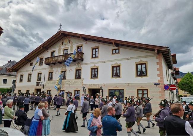 Hotel Altwirt Lenggries Bagian luar foto
