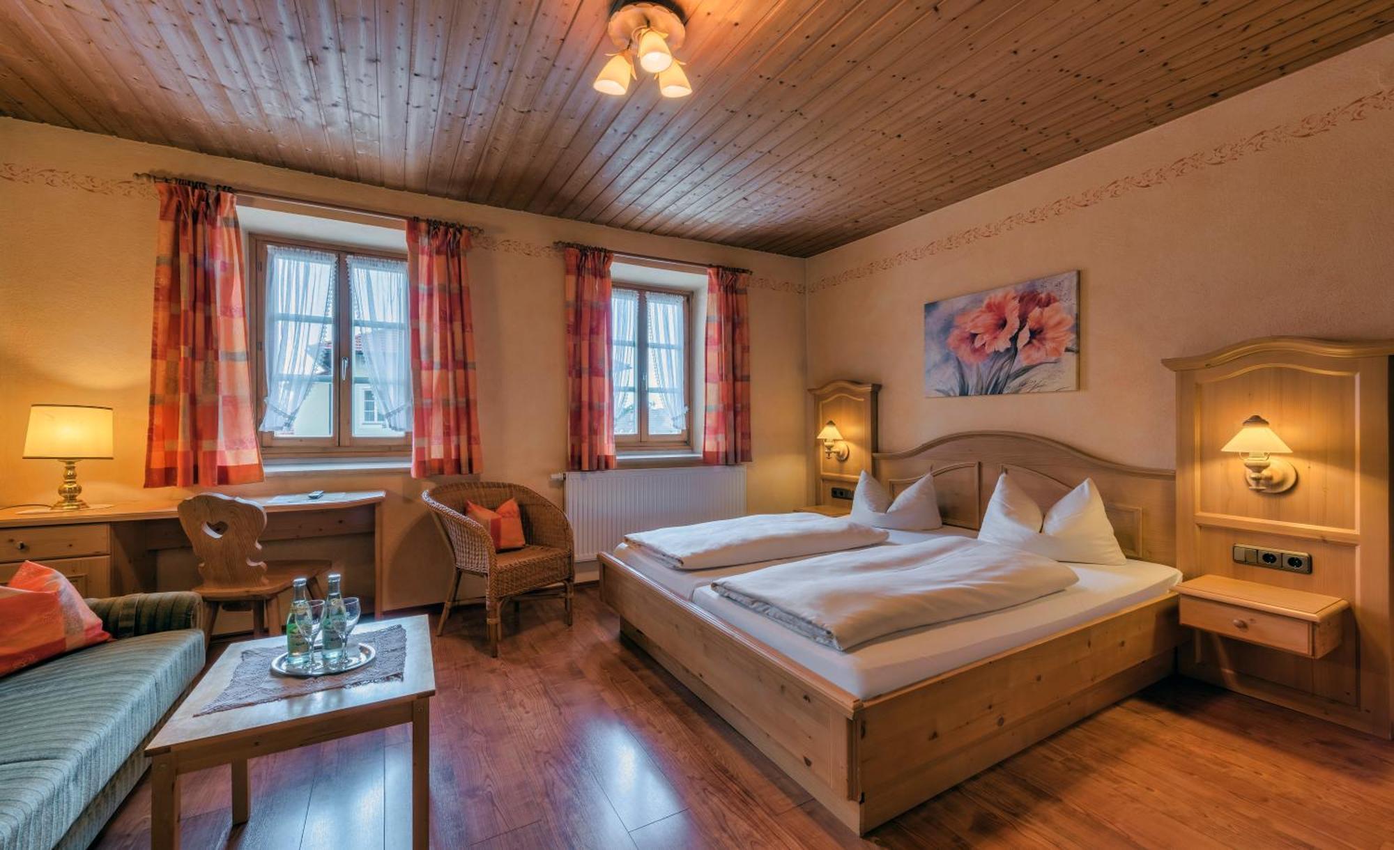 Hotel Altwirt Lenggries Bagian luar foto