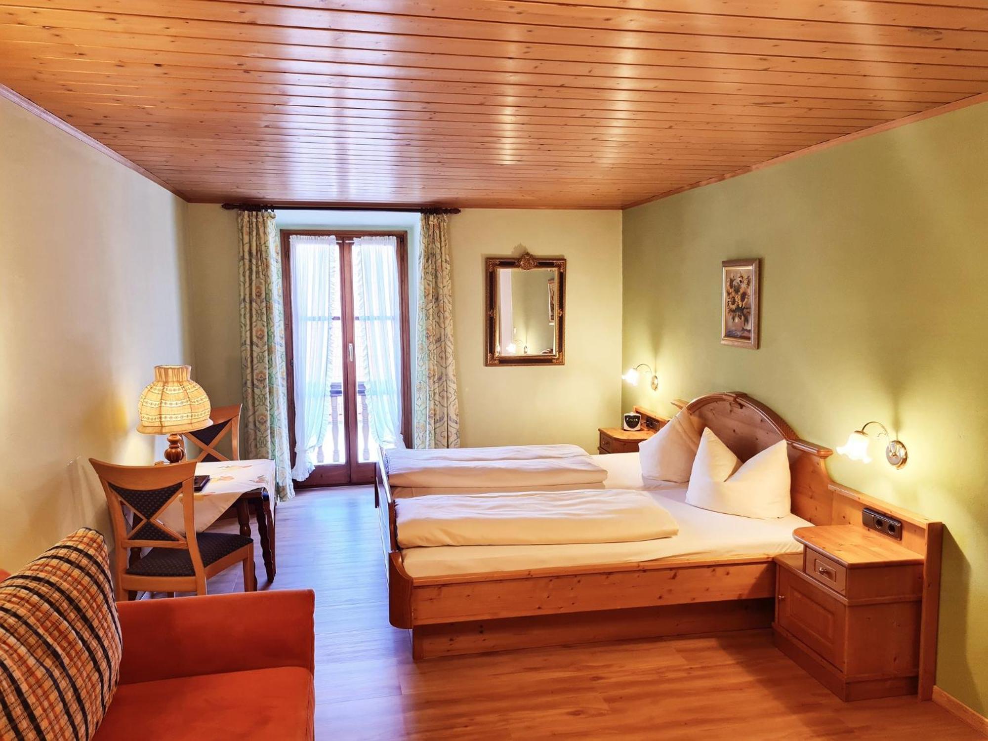 Hotel Altwirt Lenggries Bagian luar foto