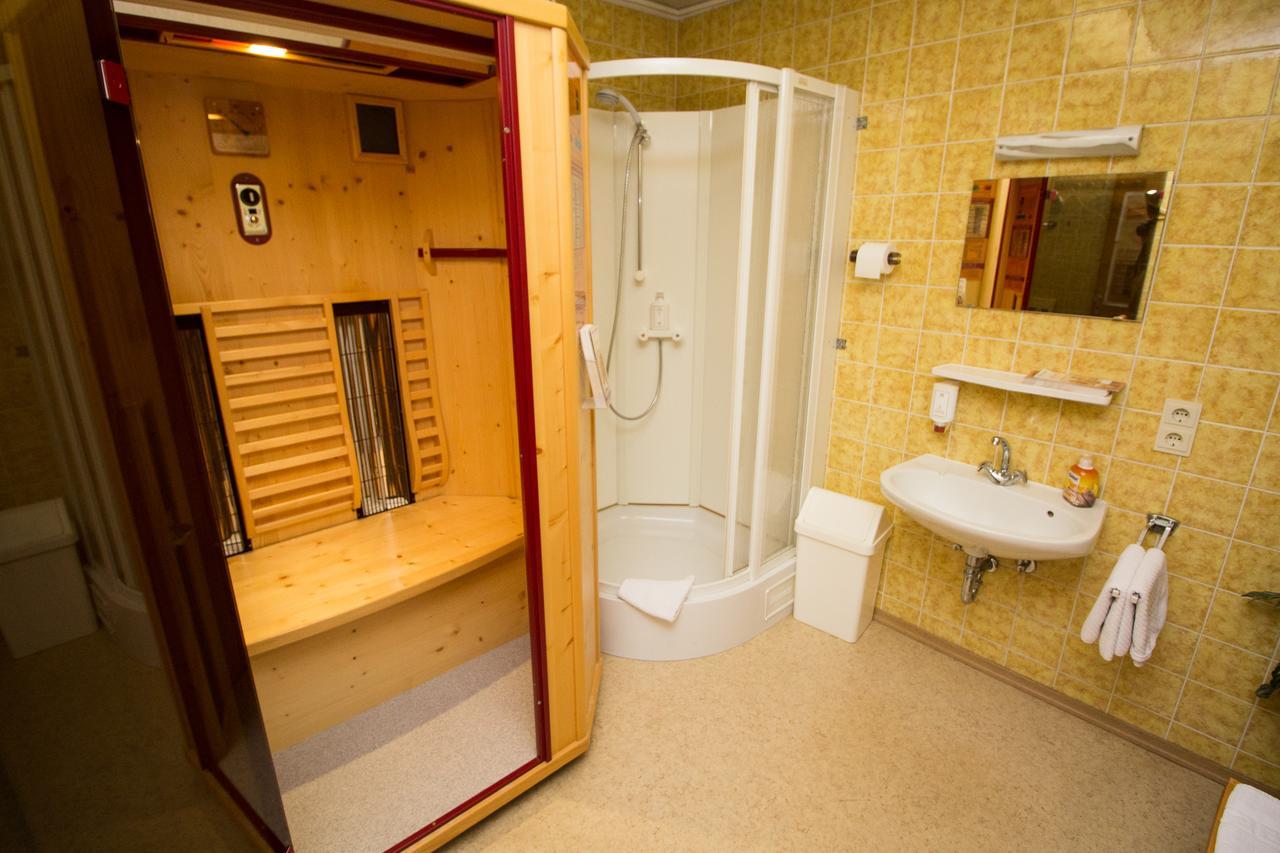 Hotel Altwirt Lenggries Bagian luar foto